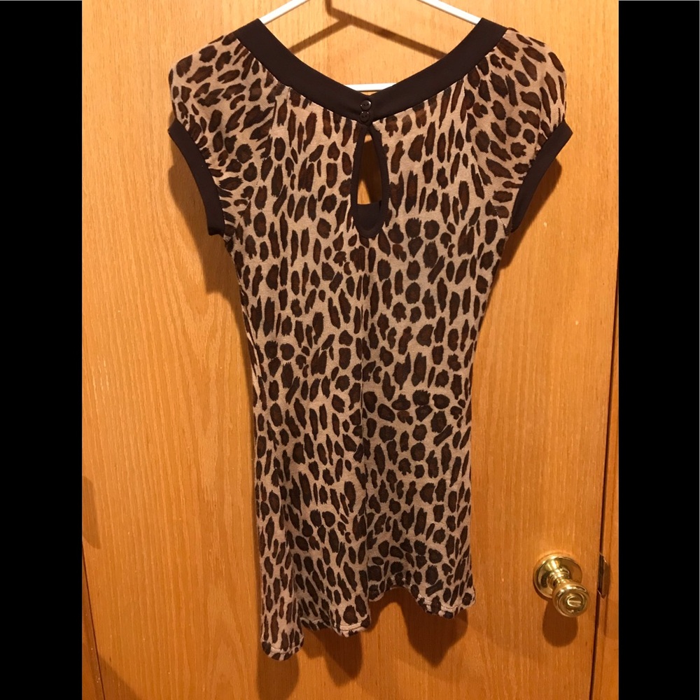 Almost Famous Leopard top - Picture 2 of 2